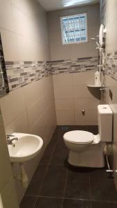 Ένα μπάνιο στο PKA Homestay - Sewa Bilik +8 φωτογραφίες