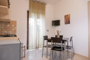 A kitchen or kitchenette at Villa La Vigna