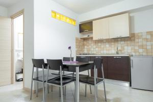 A kitchen or kitchenette at Villa La Vigna