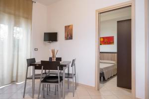 A television and/or entertainment centre at Villa La Vigna