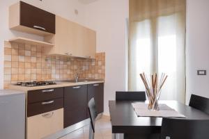 A kitchen or kitchenette at Villa La Vigna