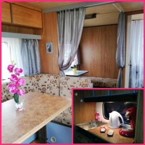 a room with a couch and a table with flowers on it at Séjour à la ferme in Vaylats