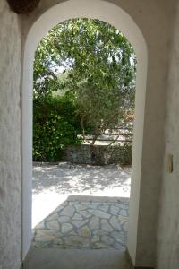 an archway leading into a yard with a tree at Kalpic Suites & Villa in Lozovac