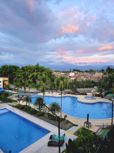 Bazén v ubytování Apartamento Campestre 5 Minutos del Aeropuerto y 20 minutos del parque del Café Ubicado en la Tebaida - C - by Molca Xperiences nebo v jeho okolí