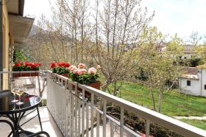 a balcony with a table and flowers on it at Gli Archi Spoleto 2 in Spoleto