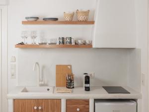 A kitchen or kitchenette at Agia Anna Living