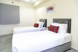 Rúm í herbergi á NASEEM HOTEL