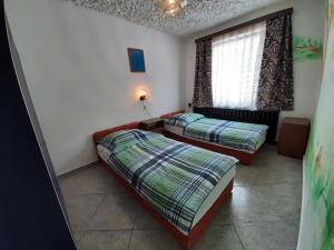 Postel nebo postele na pokoji v ubytování 4 féröhelyes apartman