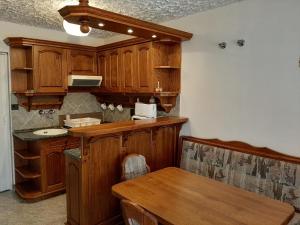 Kuchyň nebo kuchyňský kout v ubytování 4 féröhelyes apartman + 4 fotografie
