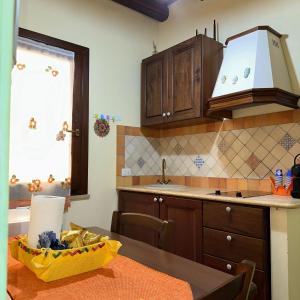 Kuchyň nebo kuchyňský kout v ubytování Le dimore di Gió