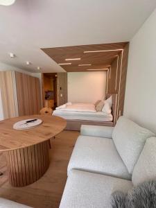 Posezení v ubytování Apartment mit Indoor Pool und Garten + 37 fotografií
