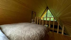 Uma cama ou camas num quarto em Kamara