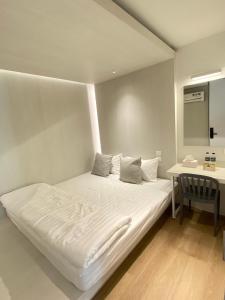 Matini Hostel grandstation客房内的一张或多张床位