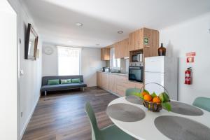 a kitchen and living room with a table and chairs at Casa da FÁ 2 in Pinhão