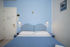 Postel nebo postele na pokoji v ubytování Hotel Odeon