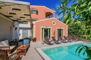 Bazén v ubytování Villa Jewel Private Pool in Corfu island nebo v jeho okolí