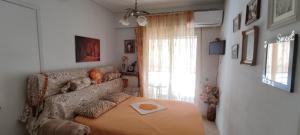 A bed or beds in a room at John's Home, δωμάτια σε οικογενειακό Διαμέρισμα, Συγκατοίκηση