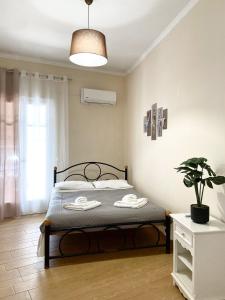 Katil atau katil-katil dalam bilik di Panos Apartment
