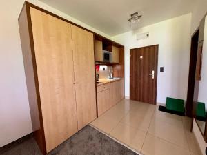Kuchyň nebo kuchyňský kout v ubytování Tatragolf Resort Apartment 204 Veľká Lomnica