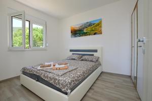 Postel nebo postele na pokoji v ubytování Apartmani Tomic Igalo