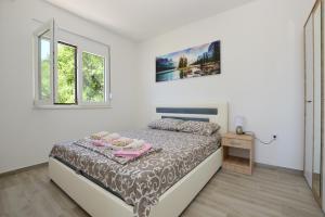 Postel nebo postele na pokoji v ubytování Apartmani Tomic Igalo + 37 fotografií