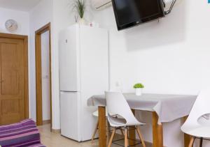 Kuchyňa alebo kuchynka v ubytovaní apartamento Juani solo para Familia o parejas "tucasaenconil" + 4 fotografie