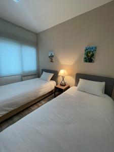 Ένα ή περισσότερα κρεβάτια σε δωμάτιο στο Saphira Apartments-EMERALD