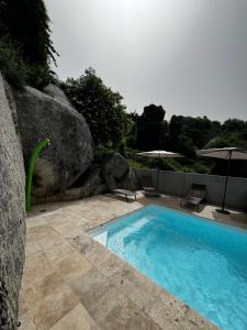 Bazén v ubytování Hotel Clair de Lune nebo v jeho okolí