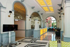 a living room with a tv and a lobby at Seven Seas Pattaya Poolside Room ห้องติดสระ in Jomtien Beach