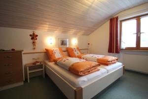 Ένα ή περισσότερα κρεβάτια σε δωμάτιο στο Landhaus Conny