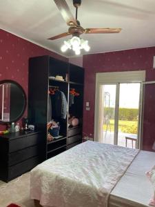 Giường trong phòng chung tại Beachfront Villa North Coast