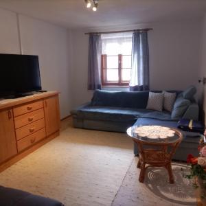 TV a/nebo společenská místnost v ubytování Ferienwohnung am Bauernhof