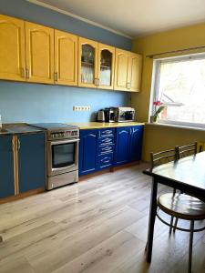 Galería fotográfica de Mai 8 - 2 bedroom apartment with sunny balcony en Pärnu