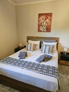 Postel nebo postele na pokoji v ubytování K&M Villas + 37 fotografií
