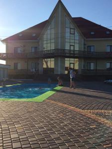 Bazén v ubytování Hotel Oktan nebo v jeho okolí