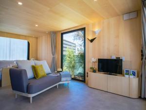 TV a/nebo společenská místnost v ubytování Club del Sole Milano Marittima Boutique Resort