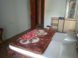 Postel nebo postele na pokoji v ubytování HOTEL Cedar Heritage
