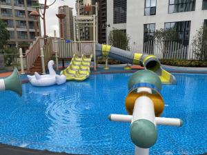 Bazén v ubytování EVEN Hotel Zhongshan City Center by IHG nebo v jeho okolí