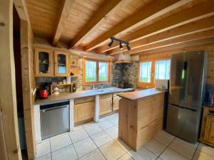 Η κουζίνα ή μικρή κουζίνα στο Chalet Serre-Chevalier