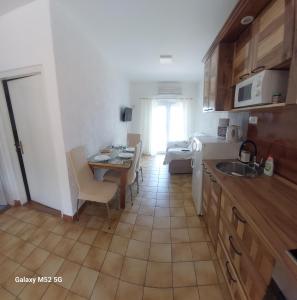 Kuchyň nebo kuchyňský kout v ubytování Apartmani Lana Rab