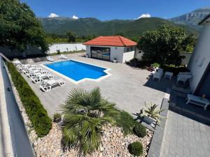 an overhead view of a swimming pool with chairs and a house at Vila Perla in Mostar