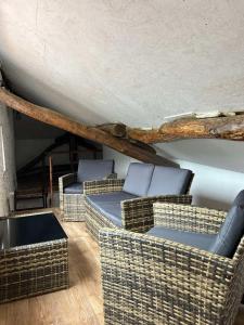 Area soggiorno di Timco 3-story apartment with lake view and air-conditioner