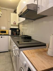 Kuchyň nebo kuchyňský kout v ubytování Avrora House FREE parking in OLD TOWN