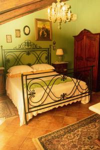 Postel nebo postele na pokoji v ubytování Ludy suite house