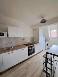 Kuchyň nebo kuchyňský kout v ubytování Appartement Centre Historique avec parking inclus