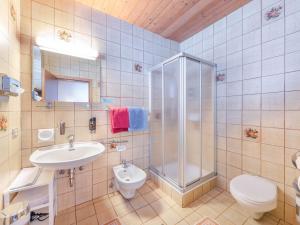 Koupelna v ubytování Hotel Pontives + 37 fotografií