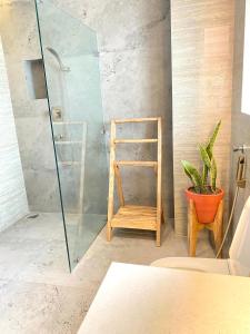 Ein Badezimmer in der Unterkunft Uma Residence and Suites