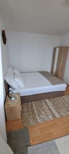 Postel nebo postele na pokoji v ubytování Apartment Lucija + 7 fotografií