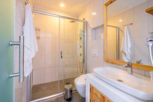 Koupelna v ubytování Payam Hotel
