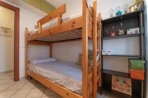 A bed or beds in a room at Verde lido adriano vista mare